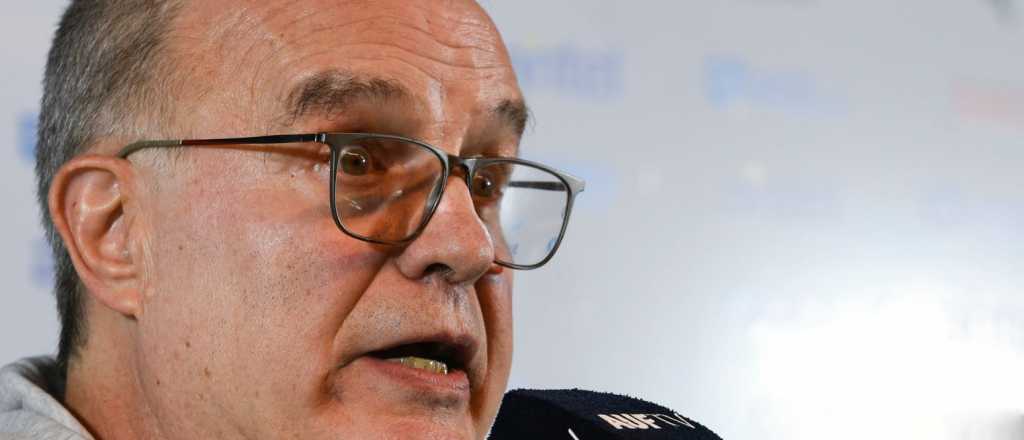 Bielsa dejó afuera a dos estrellas y desató la polémica en Uruguay