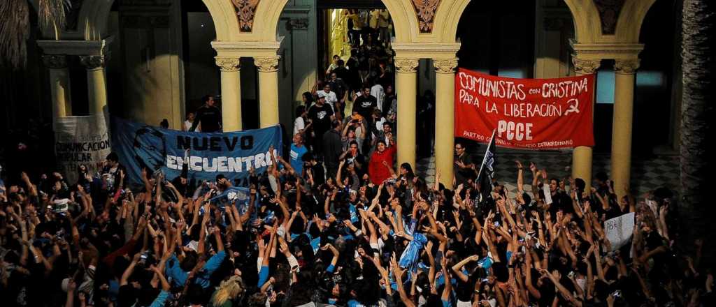 El mal momento de una periodista insultada en el acto de CFK
