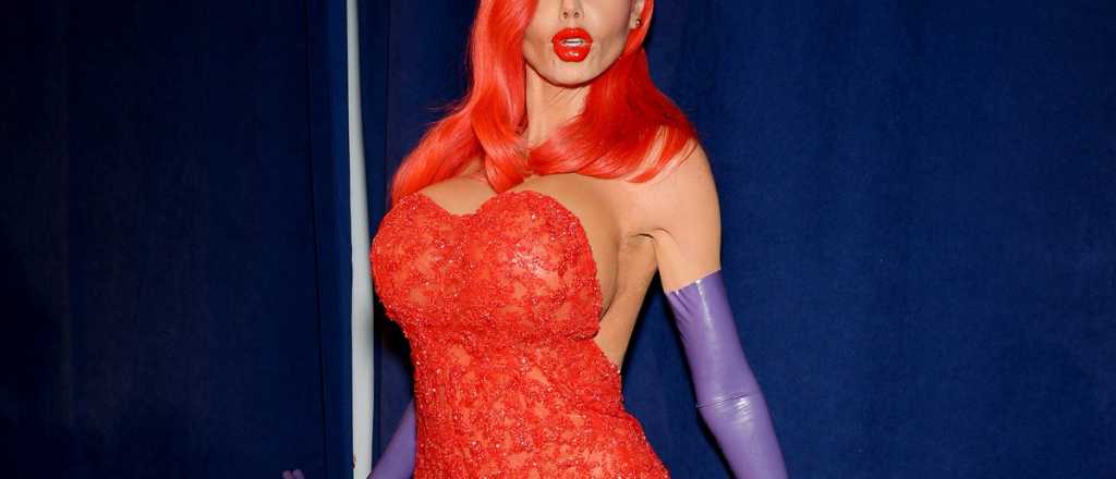 La modelo que se convirtió en Jessica Rabbit por Halloween (y la rompió)