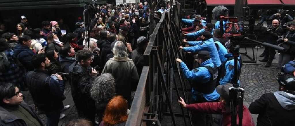 Caos en la Legislatura porte&ntilde;a por el homenaje a las "v&iacute;ctimas del terrorismo"