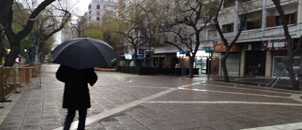 Sábado gris con frío, lluvia y nevadas en Mendoza