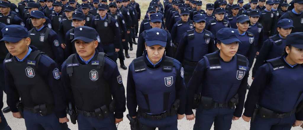 Cornejo otorg&oacute; un aumento para polic&iacute;as y penitenciarios