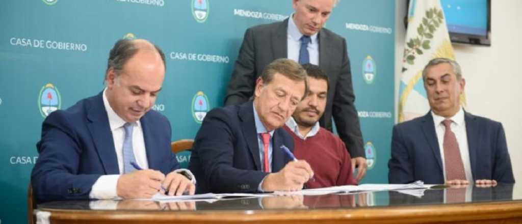 Mendoza firmó el traspaso de acciones de Potasio Río Colorado