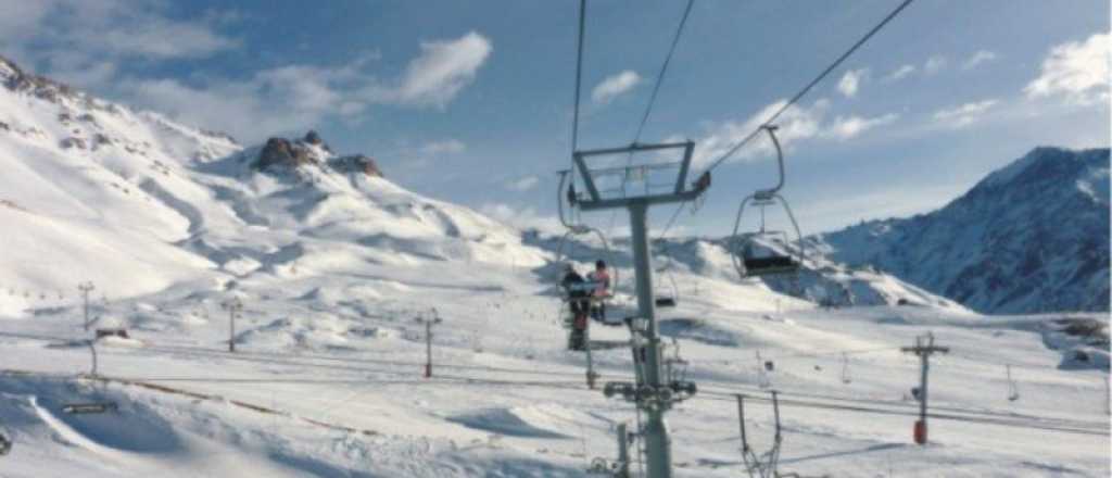 Terror en Las Leñas: se frenó una telesilla y esquiadores quedaron en el aire