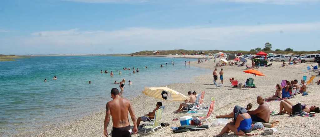 El "Caribe argentino", la playa patag&oacute;nica de arena fina y aguas cristalinas
