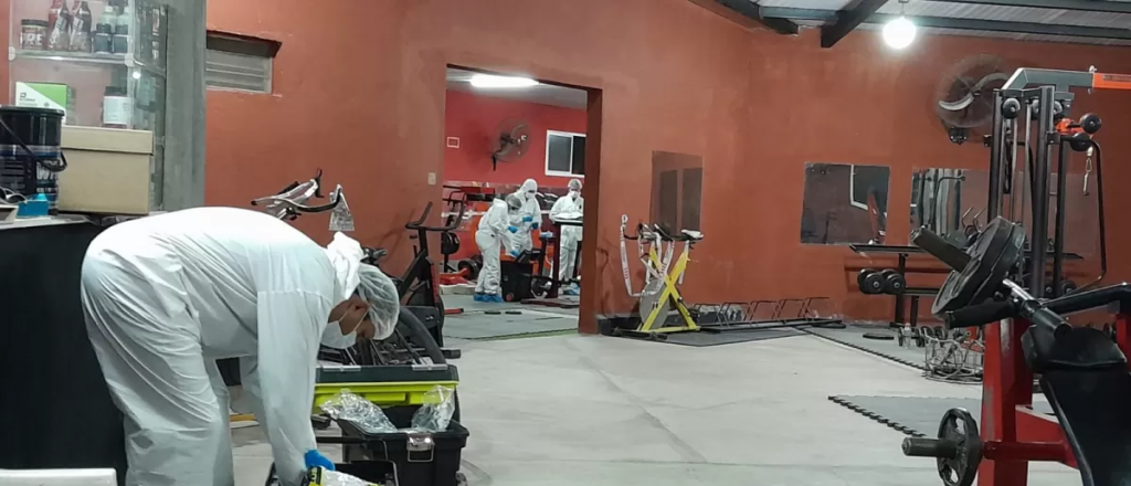 Entr&oacute; al gimnasio donde estaba su expareja, la mat&oacute; y luego se suicid&oacute;