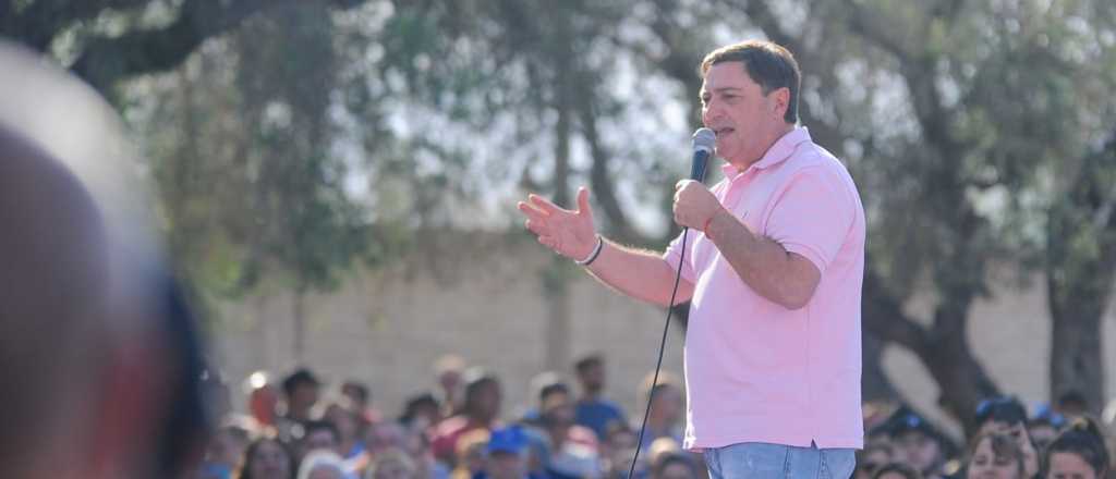 Parisi cerr&oacute; su campa&ntilde;a y firm&oacute; un compromiso para cumplir sus propuestas