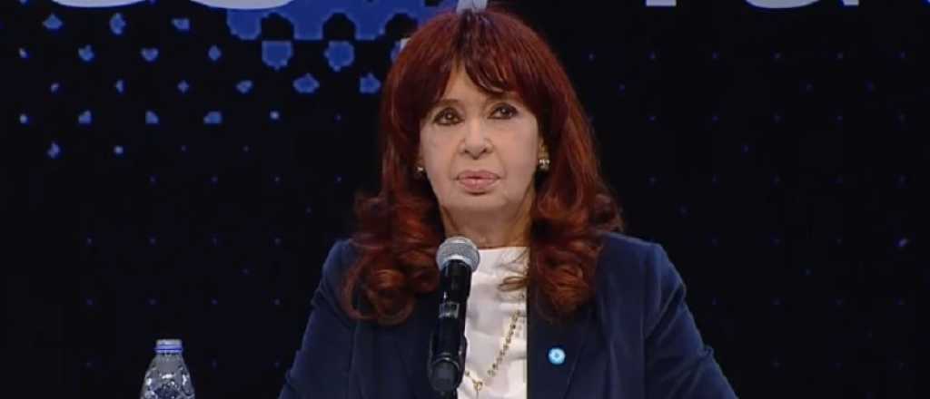 Cristina Fernández de Kirchner reapareció y volvió  a defender el déficit fiscal