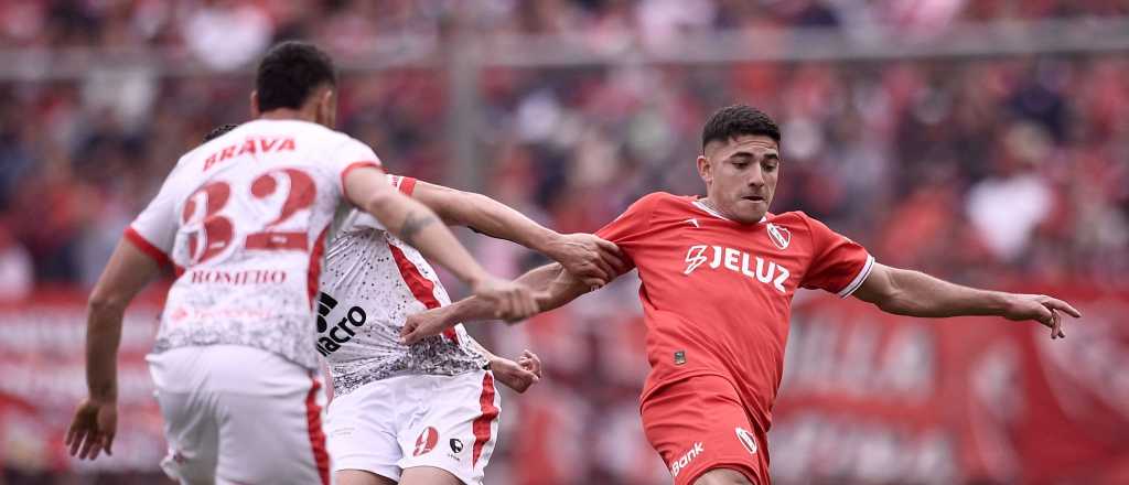 El Rojo igualó con Instituto y sigue invicto con Tevez, pero perdió la punta