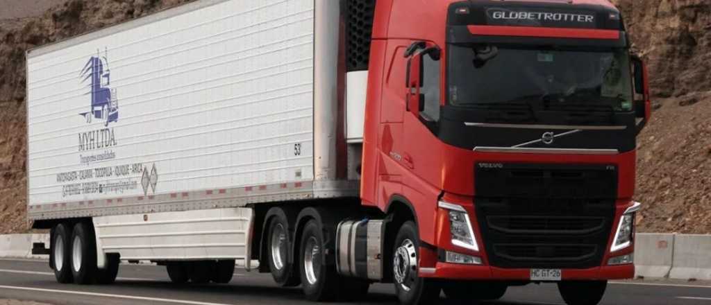 Un intendente no quiere dejar pasar camiones chilenos