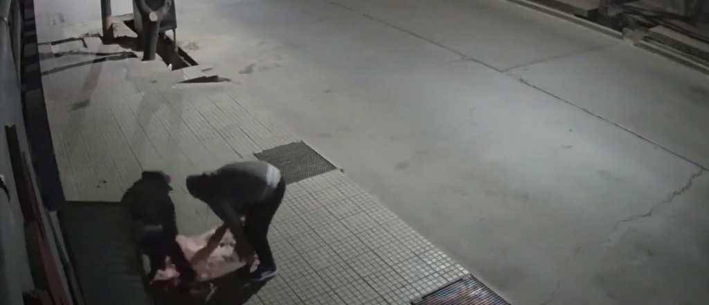 Videos: robaron una espalda entera en el local de Carnes Rizzo de Pedro Molina