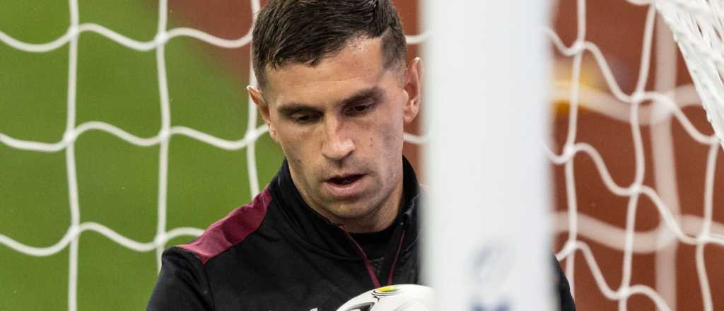 Aston Villa dej&oacute; al Dibu Mart&iacute;nez en el banco y lo pag&oacute; car&iacute;simo