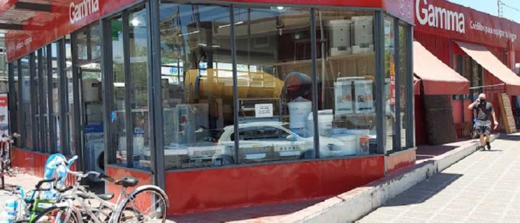 Arrestaron a una pareja que robaba en una muebler&iacute;a de Guaymall&eacute;n