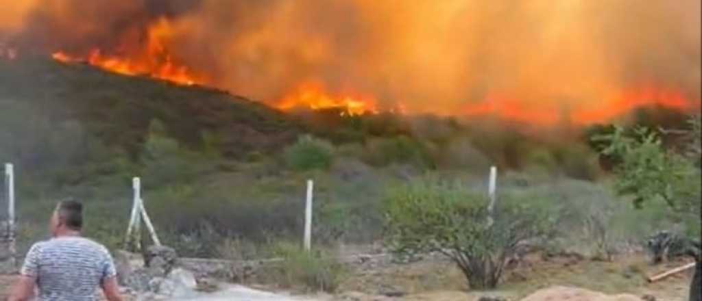 Video: desesperante evacuación de una familia por los incendios en Córdoba