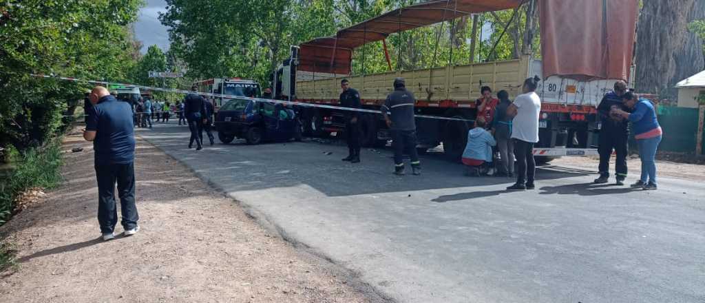 Un joven de 21 años murió al chocar contra el camión de su tío en Maipú