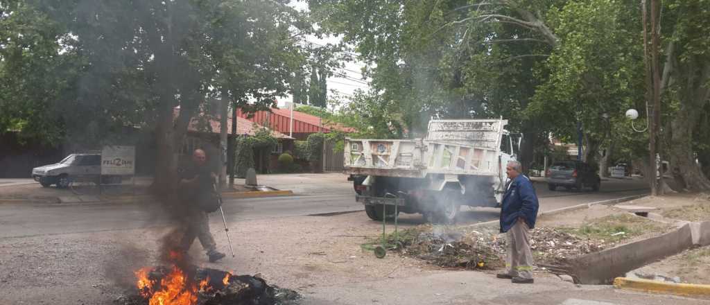 Fuerte protesta de municipales frente a la casa de P&eacute;rez