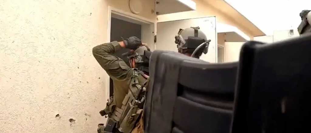 Una fuerza de elite israelí asaltó una base militar y rescató a 250 rehenes