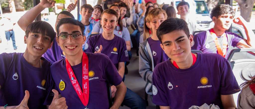 Regresaron a Mendoza los alumnos subcampeones mundiales en Robótica