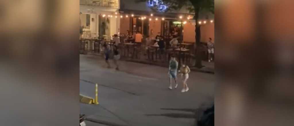 Video: un borracho entró a los tiros a un bar porque no lo quisieron atender