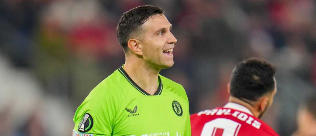 Video: atajad&oacute;n del Dibu y goleada de Aston Villa para ser l&iacute;der