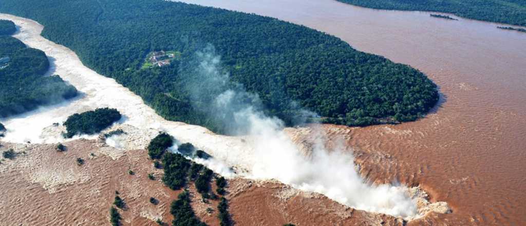 Sigue cerrado el acceso a las Cataratas por la crecida del R&iacute;o Iguaz&uacute;