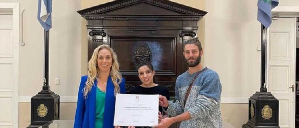 Por qué el hijo de Suarez recibió un diploma en el Senado