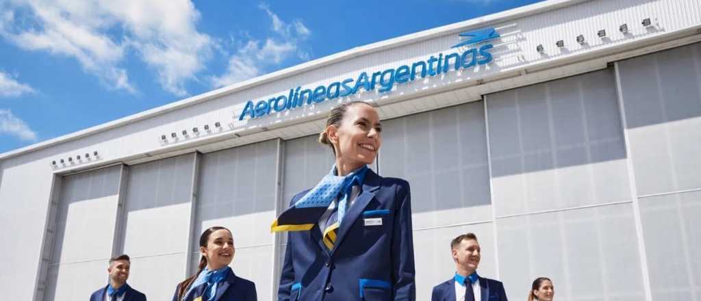 Aerolíneas Argentinas tiene nuevos uniformes creados por diseñadores top