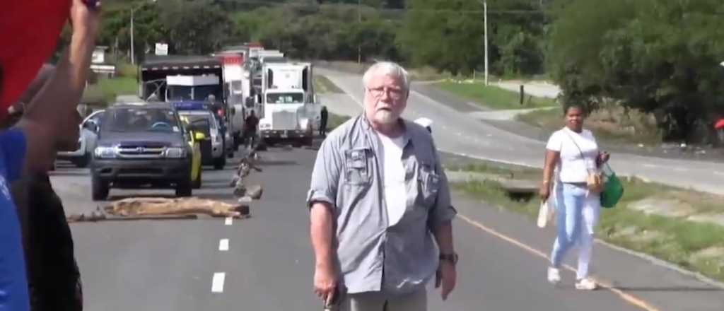 Video: un anciano mató a dos hombres que cortaban una ruta en Panamá