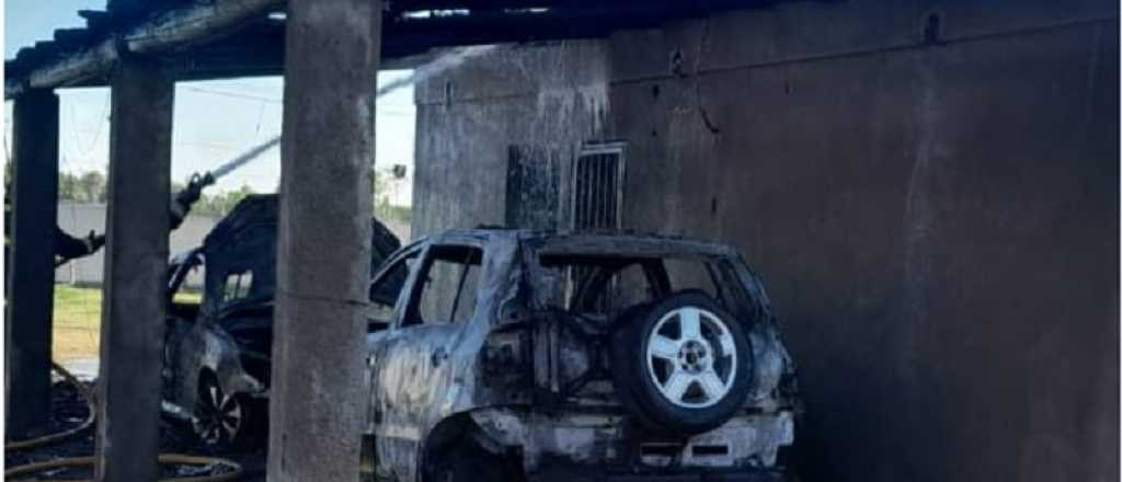 Se incendiaron dos autos y una casa en el Este provincial