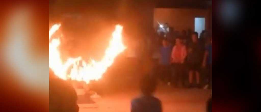 Video: un nene se prendi&oacute; fuego en una clase de educaci&oacute;n f&iacute;sica