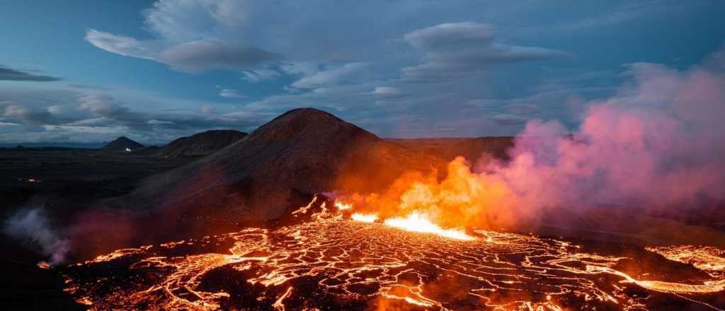 Islandia: actividad volcánica obliga a 4.000 personas a dejar sus casas