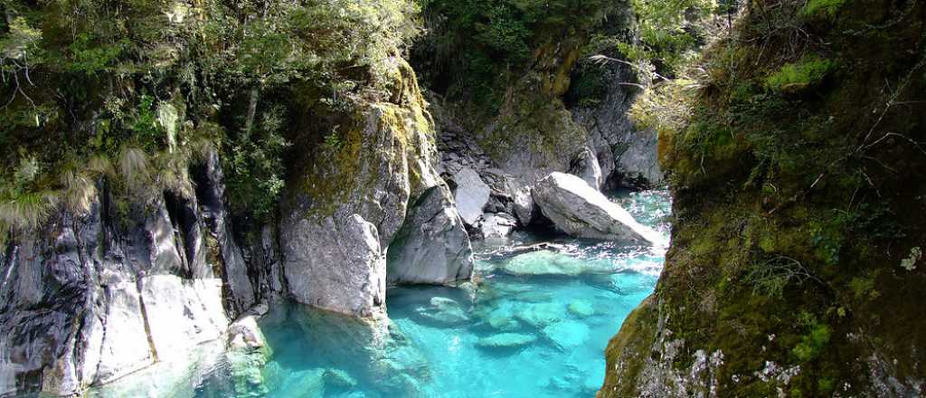 El estrecho ca&ntilde;&oacute;n de aguas cristalinas en la Patagonia
