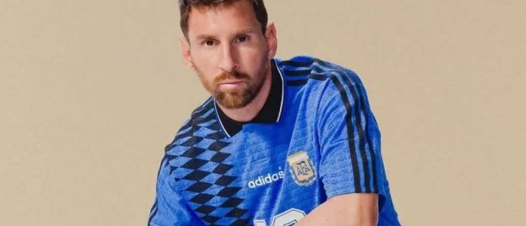 Messi presentó la indumentaria retro de la Selección