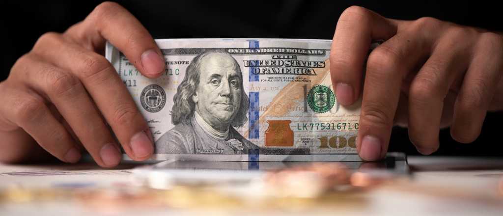 El dólar blue llegó a $970 en el retorno de las minidevaluaciones