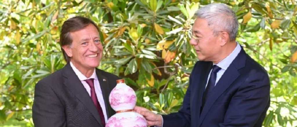 El gobernador Suarez firmó un acuerdo de cooperación con China