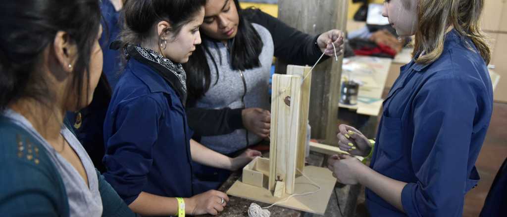 Cada vez más chicas estudian en escuelas técnicas de Mendoza