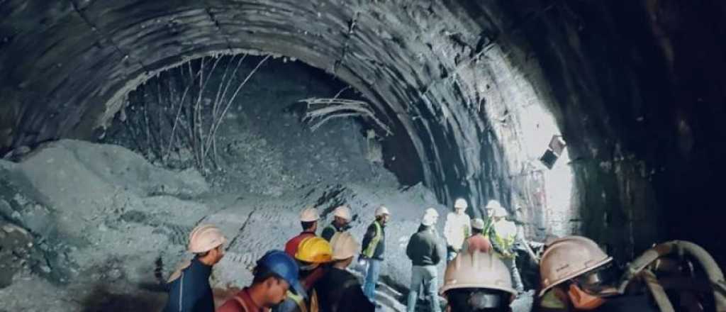 Hace una semana que 40 obreros están atrapados en un túnel de India 