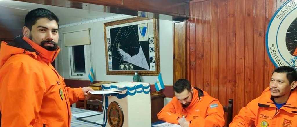 Aplastante triunfo de Milei en la Ant&aacute;rtida, gan&oacute; con el 90%