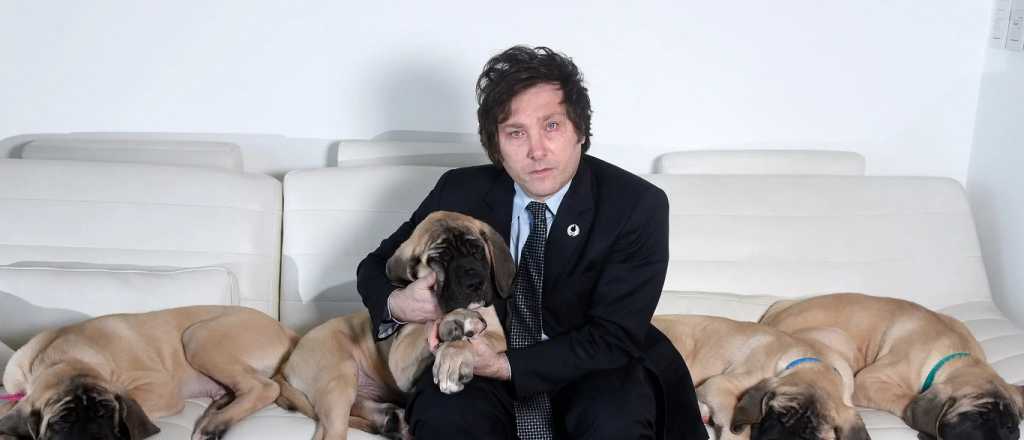 Para la revista Time, Milei es "un populista que pide consejos a sus perros"