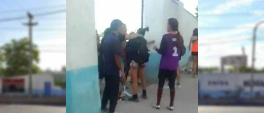 Video: brutal agresión en el fútbol femenino de Mendoza