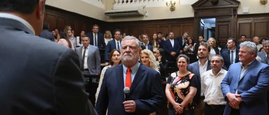 Los 4 senadores que asumieron violando la Constituci&oacute;n