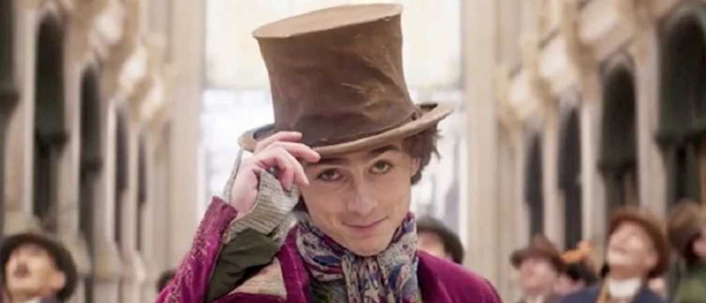 La mirada de Timothée Chalamet sobre una colorida versión de Wonka