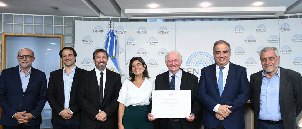 El Senado de la Naci&oacute;n distingui&oacute; al en&oacute;logo Emilio Giaquinta