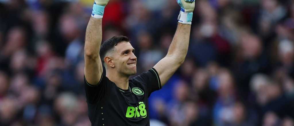 Con show de atajadas de Dibu Mart&iacute;nez, Aston Villa venci&oacute; a Tottenham