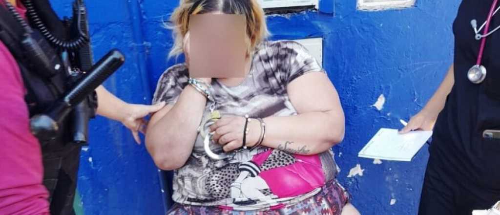 Video: una mujer quiso apu&ntilde;alar a su ex y fue reducida con una taser