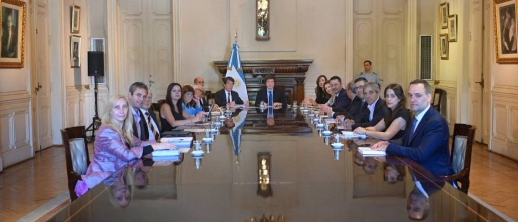 Antes de viajar al Foro de Davos, Milei reunió a su Gabinete