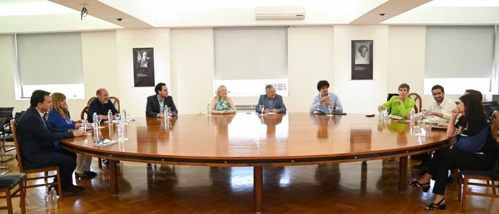 El mensaje que Alfredo Cornejo les baj&oacute; a sus ministros