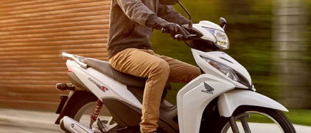 Delincuentes asaltaron a un joven en Maipú: se llevaron su moto