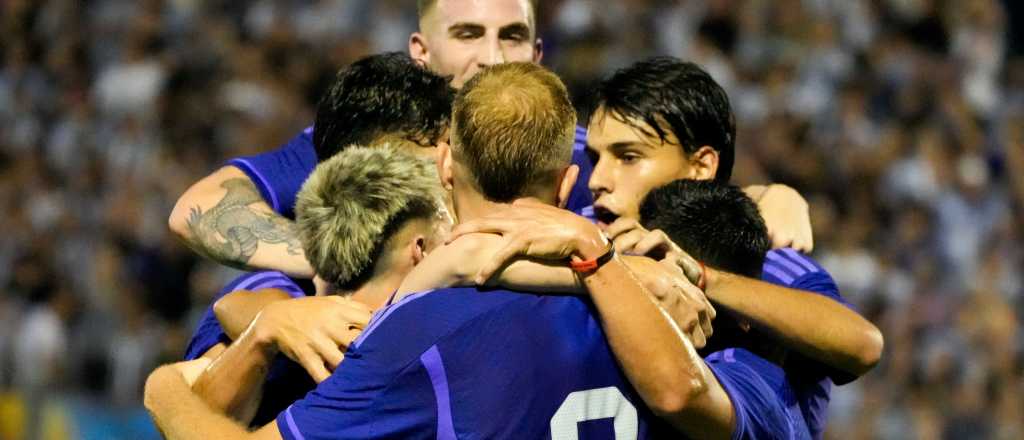 Argentina goleó a Ecuador con la mira puesta en el Preolímpico