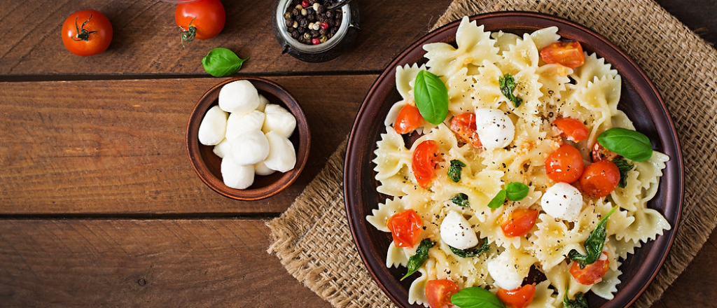 Ensalada de pasta integral caprese: f&aacute;cil, saludable y deliciosa